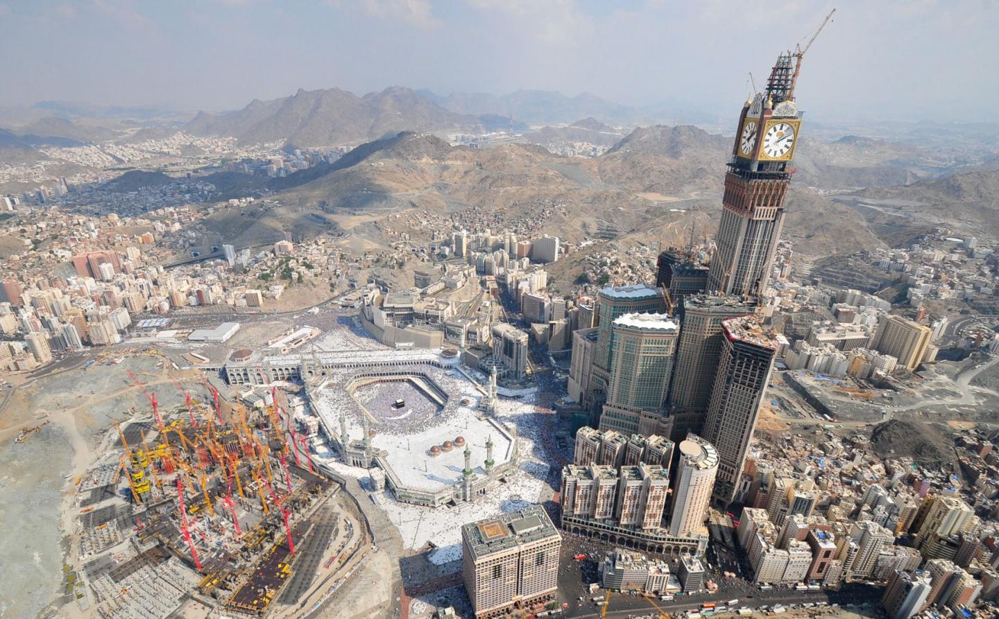 Makkah Royal Clock Tower Hotel, the Abraj Al Bait Towers | amazing.zone