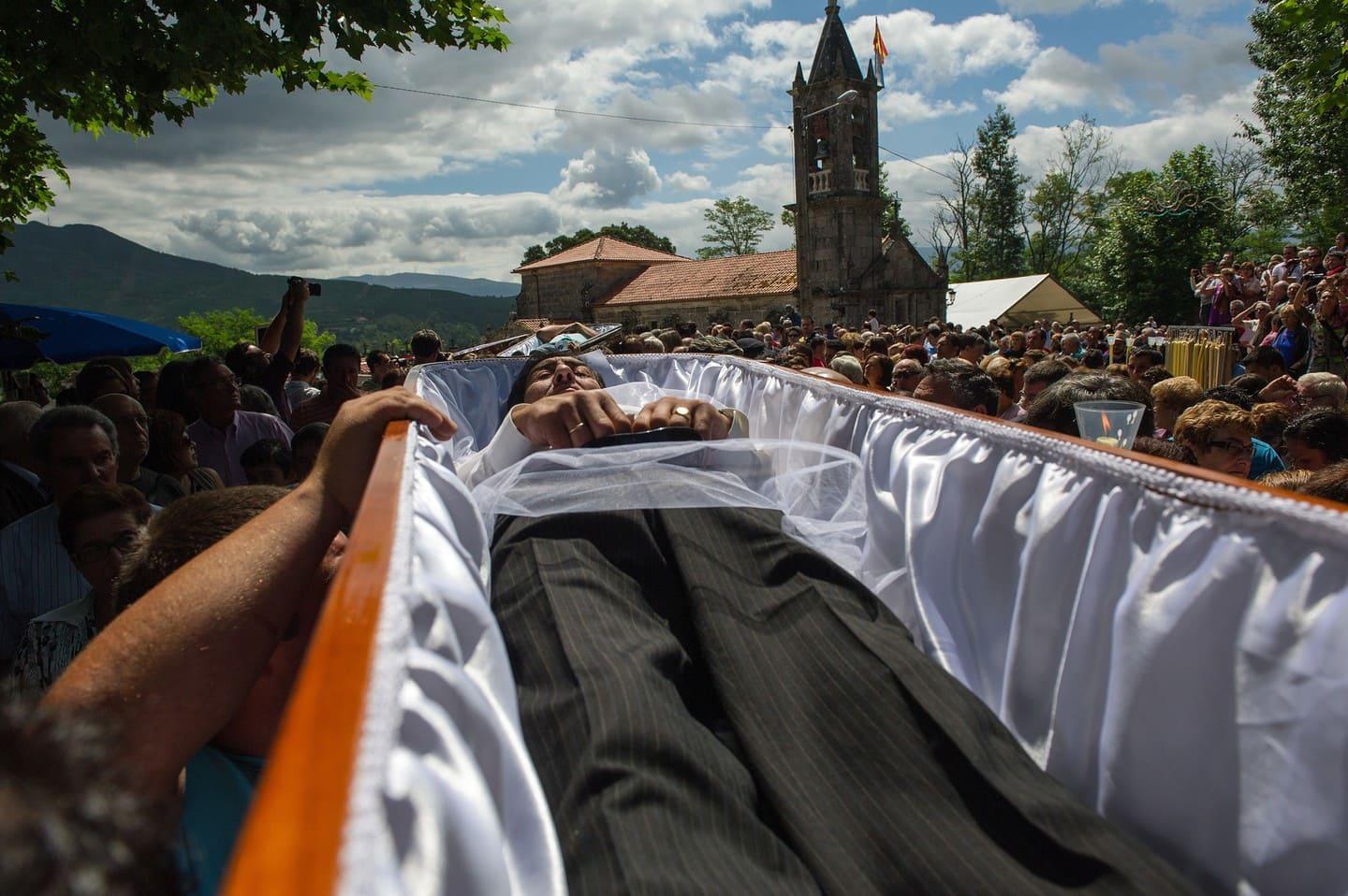 Parade in Santa Marta de Ribarteme 