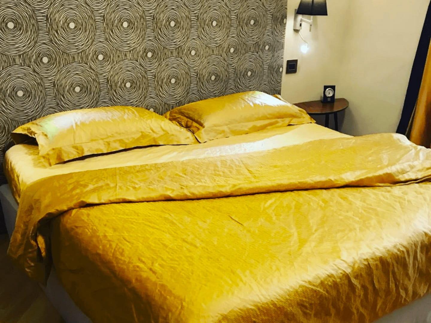 Sleep in 24 carat gold bedsheets