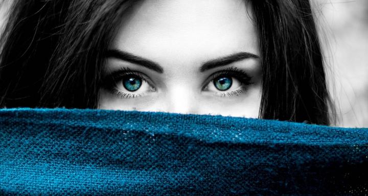 El origen de los ojos azules en humanos