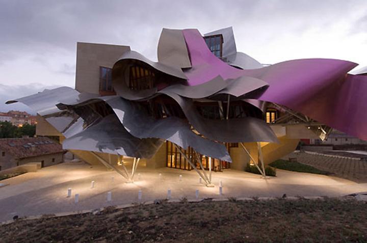 Foto exterior edificio Marqués de Riscal, Frank Gehry