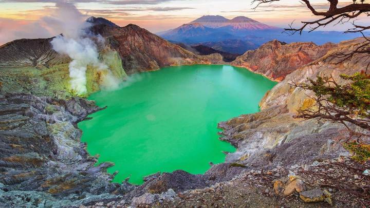 Espectacular ácido Lago Kawah Ijen