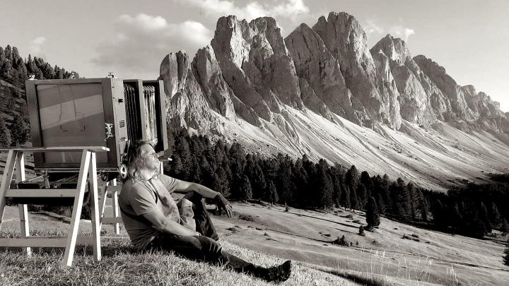 Kurt Moser disfrutando la paz que rodea los Dolomitas 